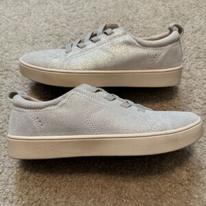 Revitalign comfort orthopedic leather gold tone Sneakers size 7.5